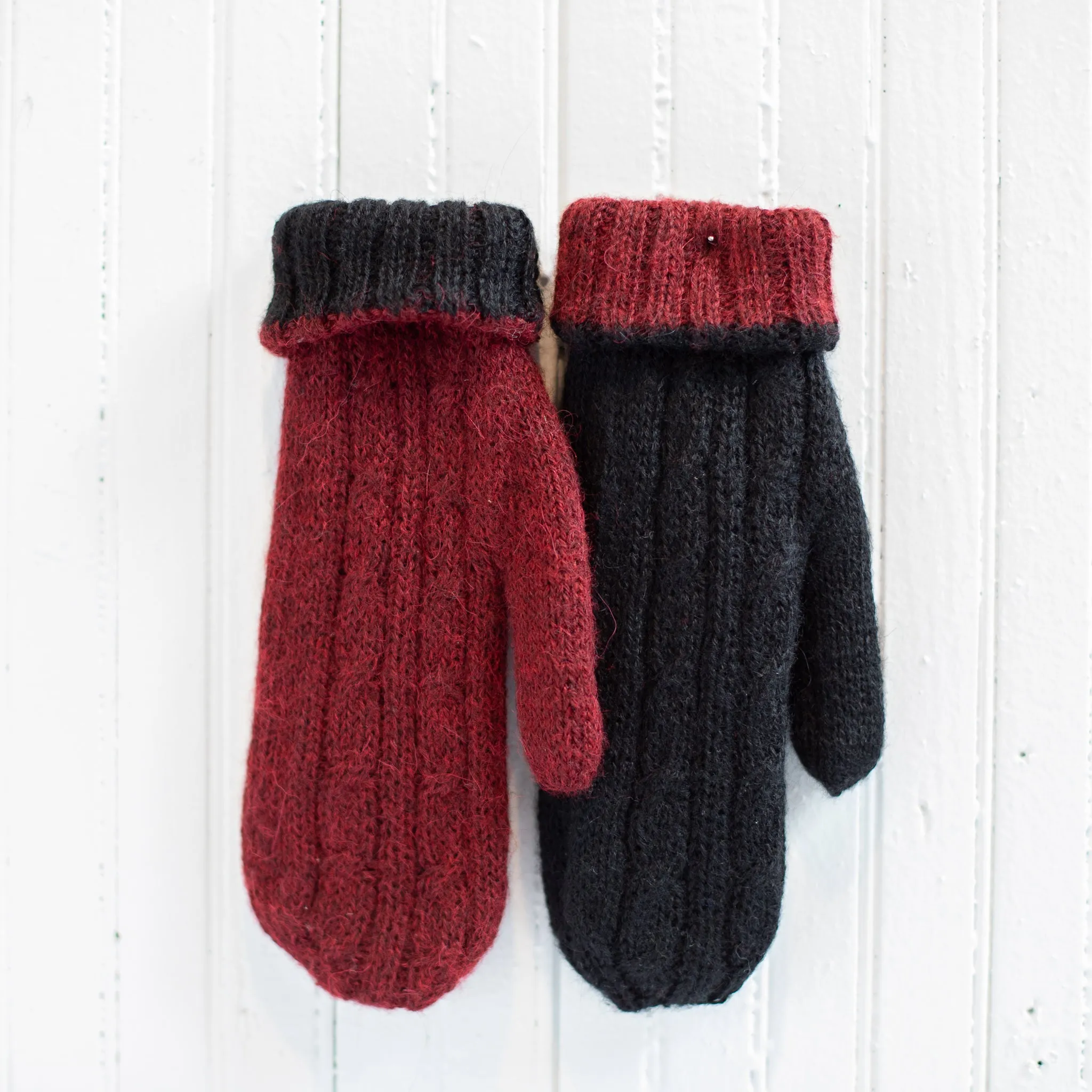 Reversible Cable-knit Mittens